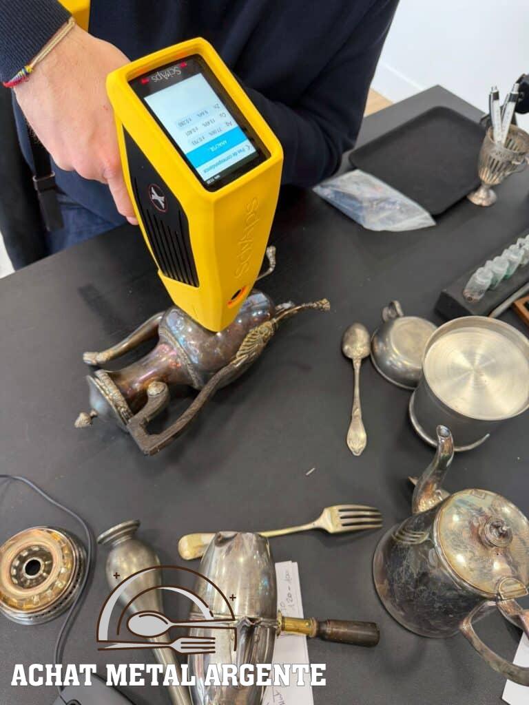 L’estimation finale prend en compte l’ensemble des éléments analysés : le poids, le type d’objet, son état et la composition du métal. Le prix est ensuite appliqué selon nos tarifs en vigueur, pour une valorisation cohérente et transparente.